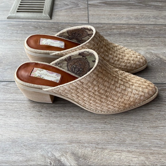 Band of Gypsies Shoes - NWT Band of Gypsies Parker Block Heel Mule